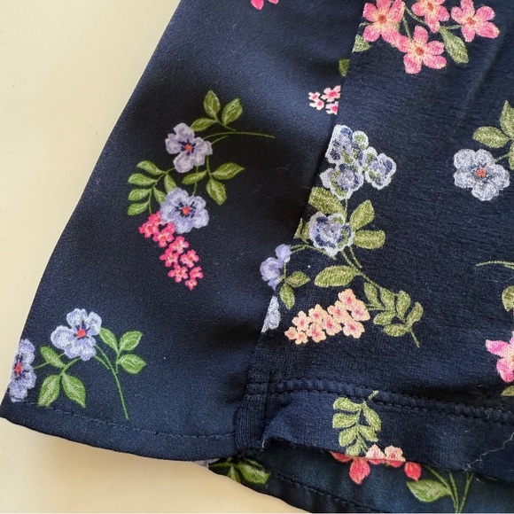 Loft- Navy- Floral- Tank- Ruffle Collar-Sleeveless-Tank-Size S - Picture 4 of 10